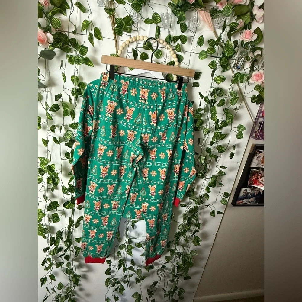 Disney Parks Women's 2-Piece Cute Mickey & Minnie Gingerbread Cookie PJs - Picture 8 of 8